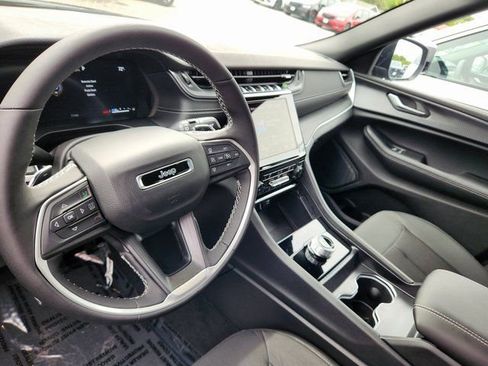 New 2025 Jeep Grand Cherokee Laredo X w/ Luxury Tech Group I AWD/4WD image 13