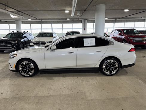 Used 2025 BMW 530i w/ Premium Package RWD image 5