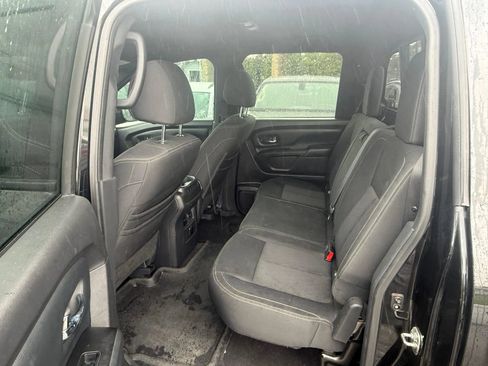 Used 2018 Nissan Titan SV w/ SV Convenience Package RWD image 9