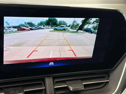 Certified 2024 Chevrolet Trax LT w/ Driver Confidence Package FWD image 18