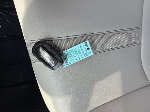 Used 2025 Honda Pilot EX-L image 34