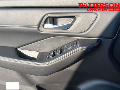 Used 2025 Nissan Rogue SL FWD image 21