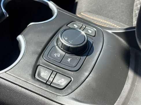 Used 2021 GMC Terrain SLE w/ Driver Convenience Package image 26