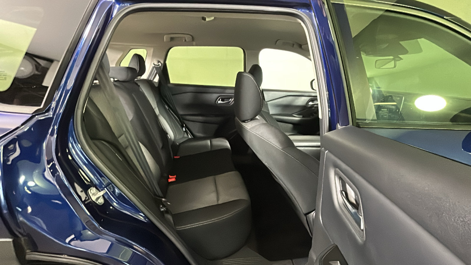 Used 2025 Nissan Rogue SV FWD image 36