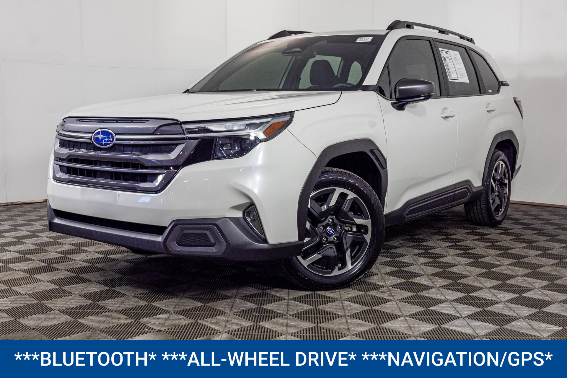 Used 2025 Subaru Forester Limited AWD/4WD image 2