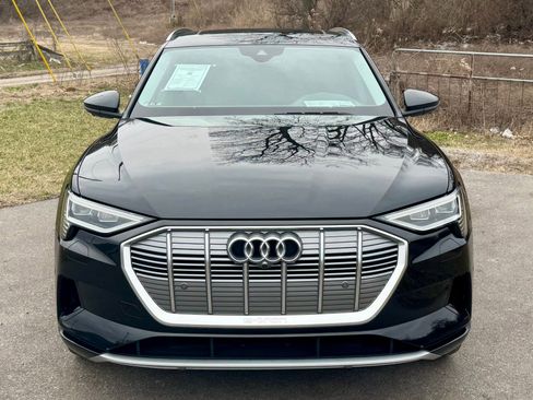 Used 2019 Audi e-tron Premium Plus image 5