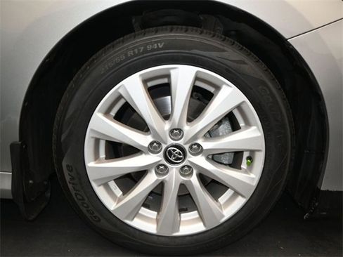 Used 2021 Toyota Camry LE image 19