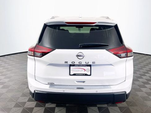 Used 2025 Nissan Rogue SV w/ SV Premium Package FWD image 6