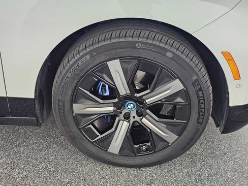 Used 2024 BMW iX xDrive50 w/ Sport Package AWD/4WD image 9