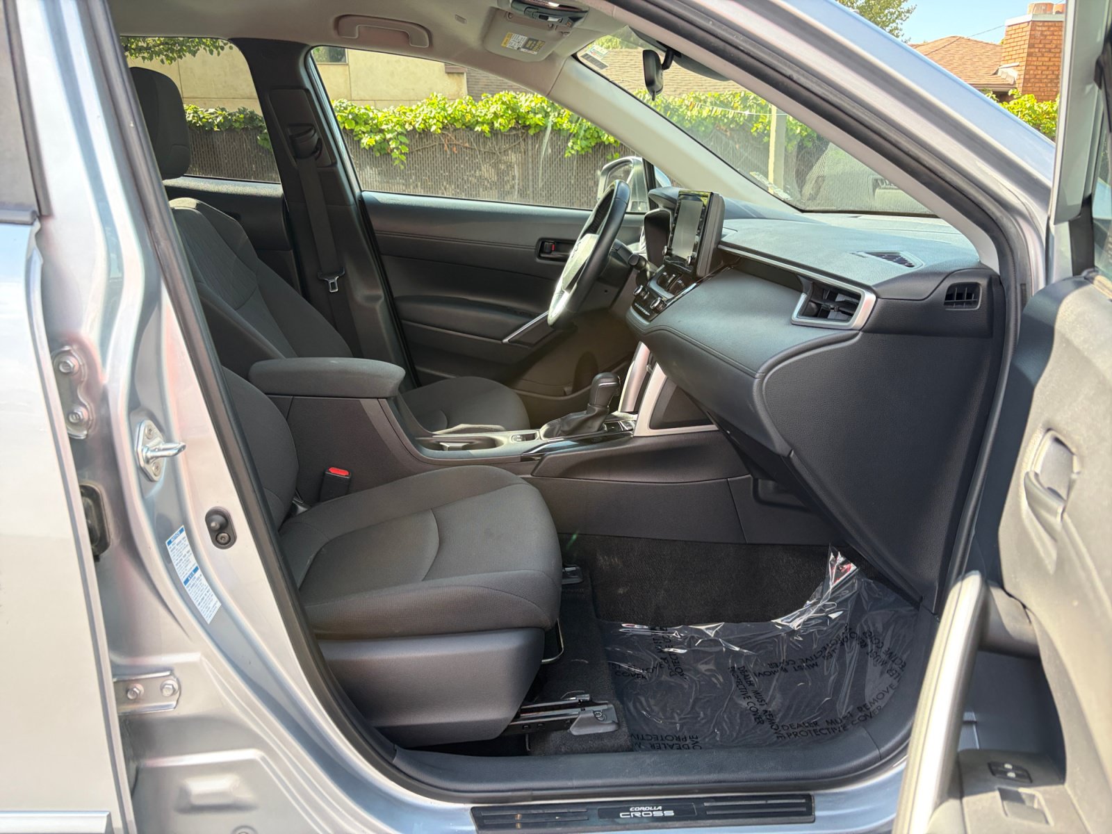 Used 2022 Toyota Corolla Cross LE AWD/4WD image 28