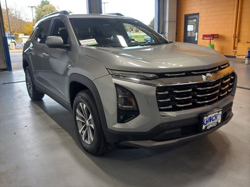 Used 2025 Chevrolet Equinox LT w/ Convenience Package II image 7