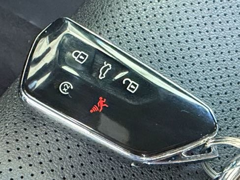 Used 2025 Volkswagen Atlas Cross Sport SE image 21