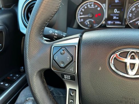 Used 2021 Toyota Tacoma Limited AWD/4WD image 17