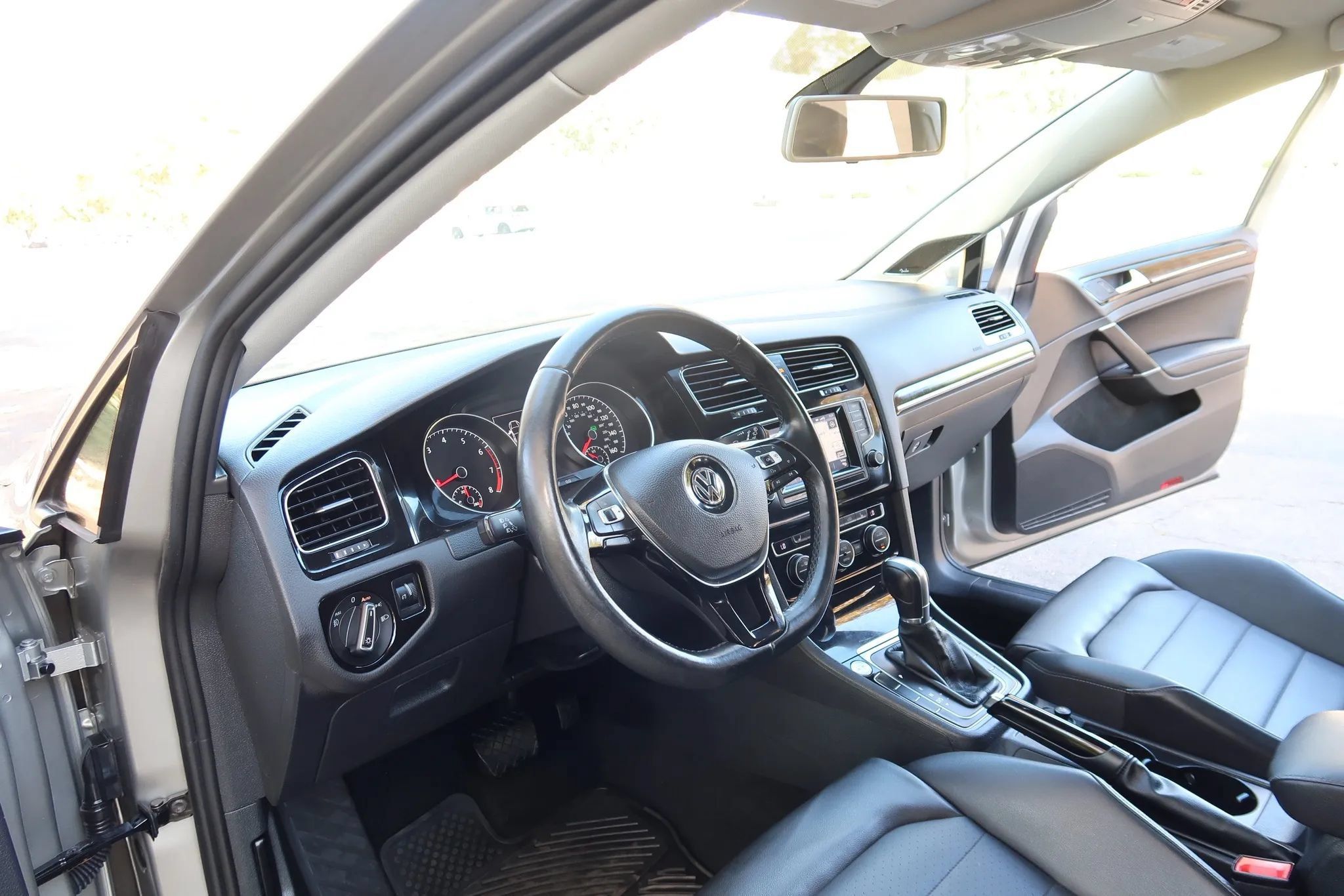 Used 2015 Volkswagen Golf SEL FWD image 14