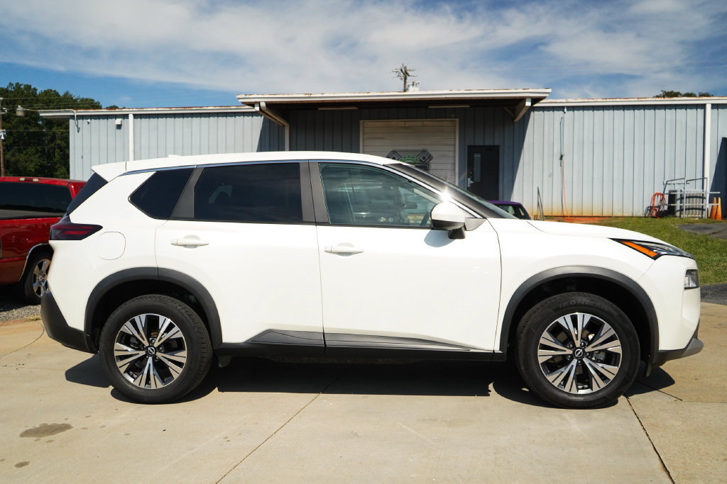 Used 2023 Nissan Rogue SV FWD image 3