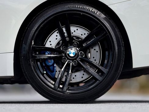 Used 2019 BMW M4 Convertible image 18