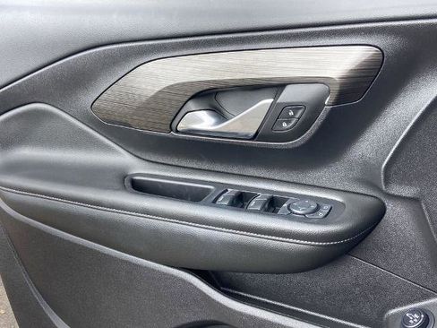 Used 2024 GMC Terrain SLE w/ Driver Convenience Package image 18