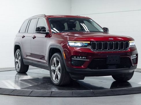 Used 2023 Jeep Grand Cherokee Limited w/ Luxury Tech Group II AWD/4WD image 4