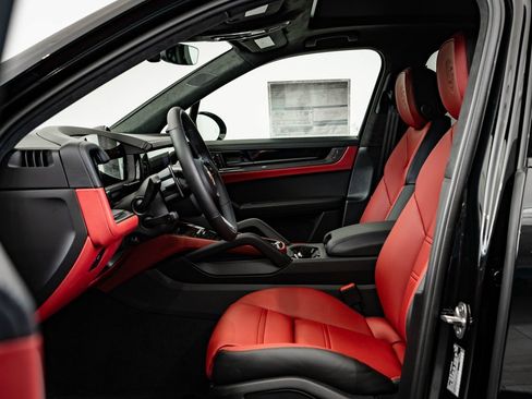 New 2026 Porsche Cayenne GTS image 5