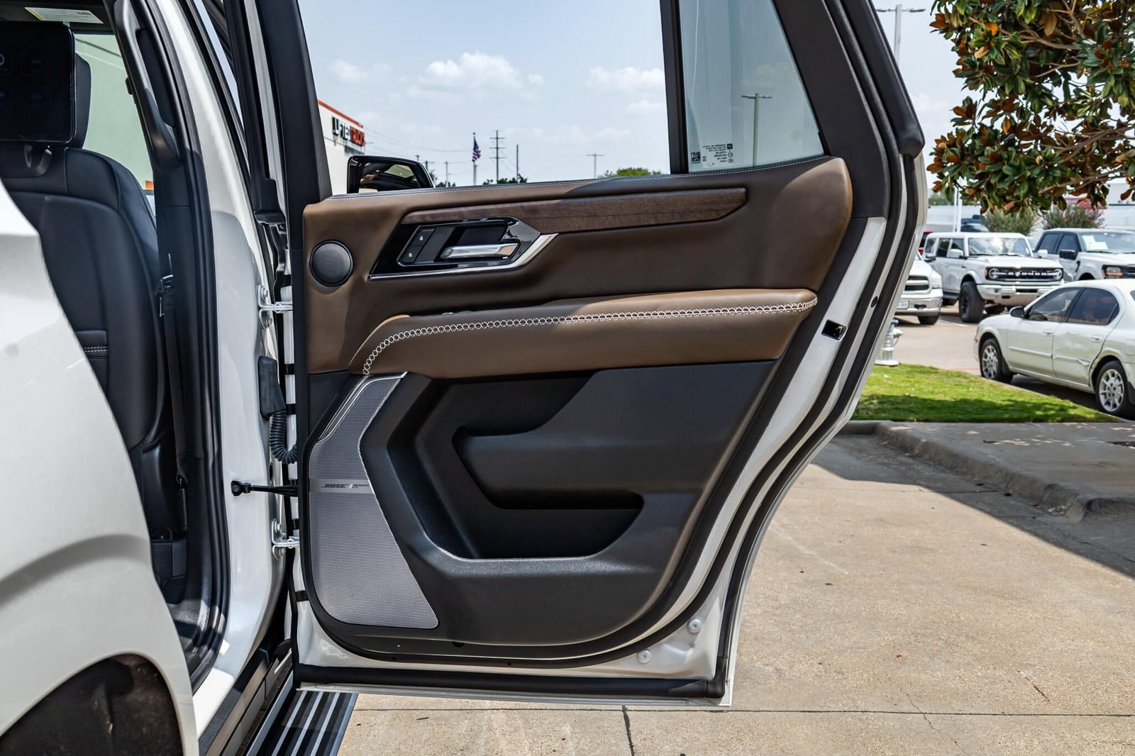 Used 2025 GMC Yukon Denali Ultimate AWD/4WD image 49