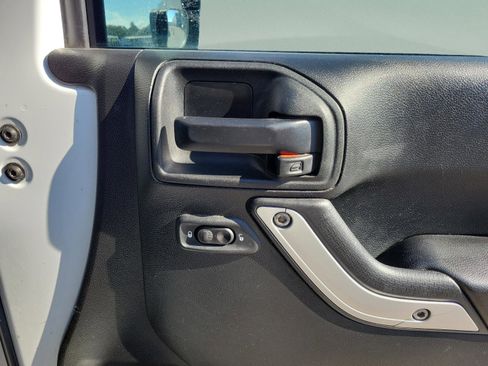 Used 2017 Jeep Wrangler Unlimited Sahara w/ Max Tow Package image 21