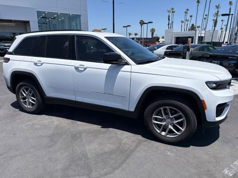 Used 2025 Jeep Grand Cherokee Laredo X RWD image 11
