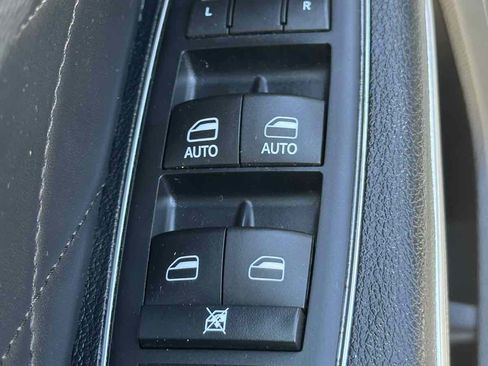 Used 2016 Chrysler 300 C Platinum w/ Safetytec Plus Group image 22