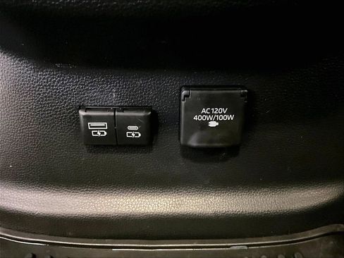 Used 2024 Toyota Sequoia Capstone AWD/4WD image 27