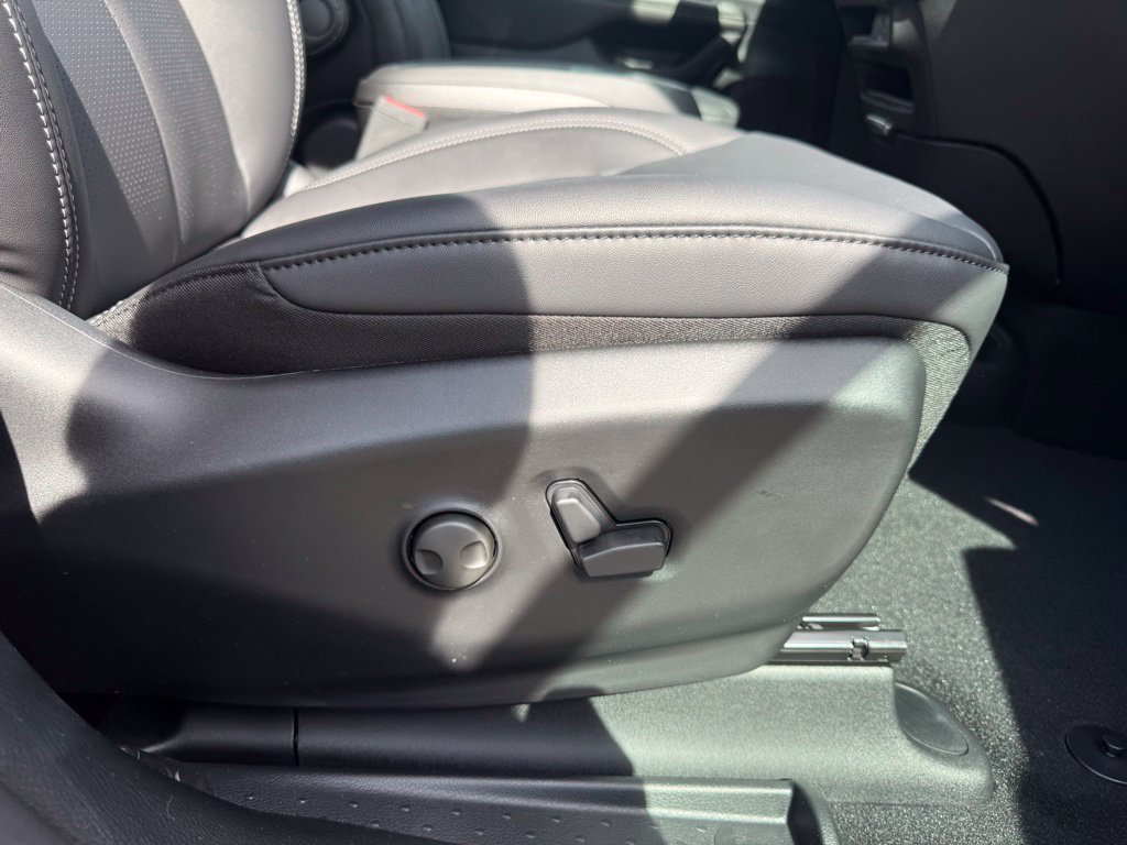 New 2027 Chrysler Pacifica Select w/ Family Tech Group FWD image 67