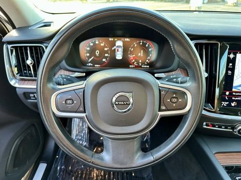 Used 2022 Volvo S60 B5 Inscription image 30