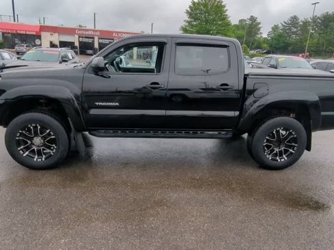 Used 2015 Toyota Tacoma 4x4 Double Cab w/ SR5 Package image 5