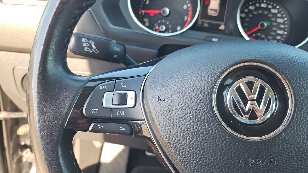 Used 2018 Volkswagen Tiguan SE FWD image 9