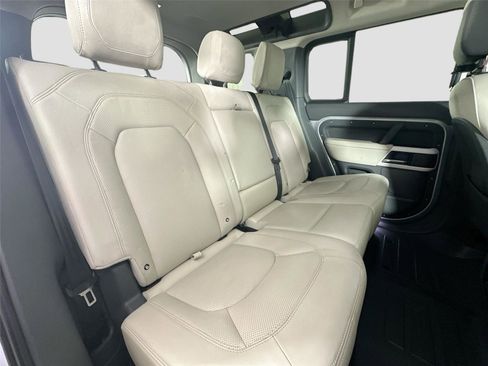 Used 2024 Land Rover Defender 110 SE AWD/4WD image 28