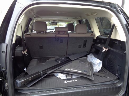 Used 2021 Lexus GX 460 Premium w/ Premium Package image 18