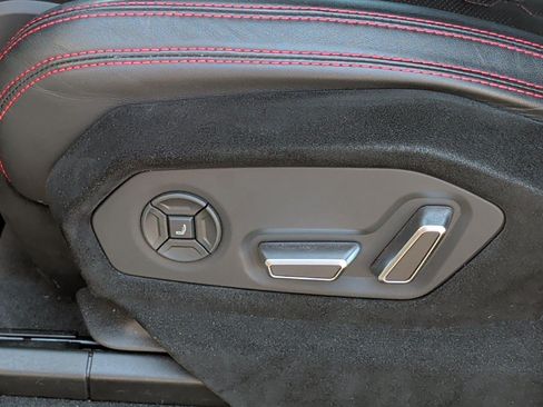 Used 2023 Lamborghini Urus Performante AWD/4WD image 16