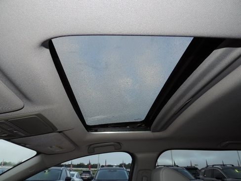 Used 2017 Honda CR-V Touring image 19