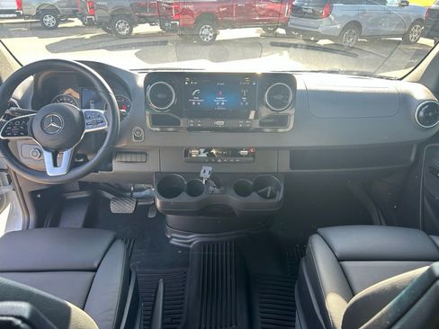 Used 2024 Mercedes-Benz Sprinter 144 Cargo image 11