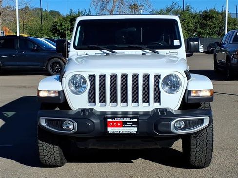 Used 2018 Jeep Wrangler Unlimited Sahara image 2