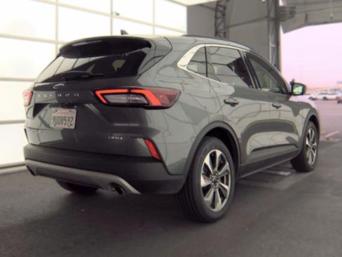 Used 2025 Ford Escape Platinum AWD/4WD image 3