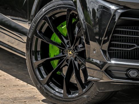 Used 2022 Lamborghini Urus AWD/4WD image 3