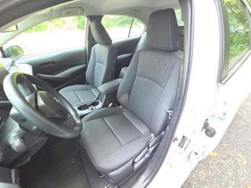 Used 2025 Toyota Corolla LE FWD image 15