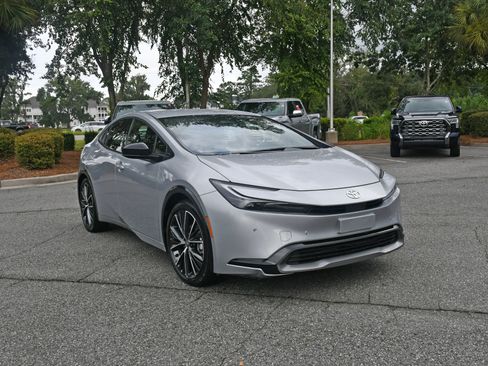 Certified 2025 Toyota Prius XLE FWD image 6