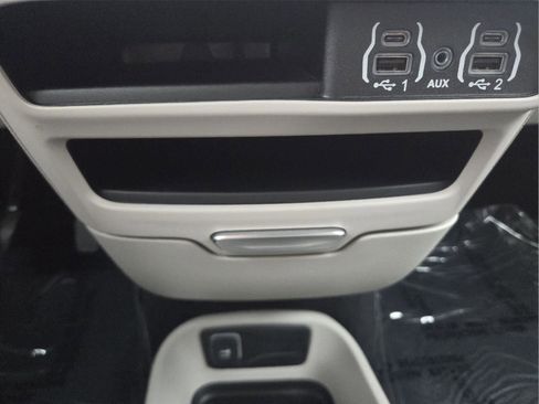 Used 2024 Chrysler Pacifica Touring-L image 23
