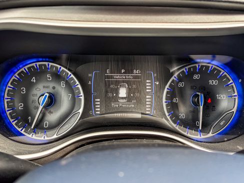 Used 2020 Chrysler Pacifica Touring-L FWD image 22