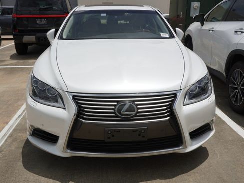 Used 2016 Lexus LS 460 L RWD image 2