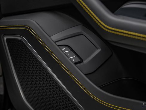 Used 2022 Lamborghini Urus AWD/4WD image 93