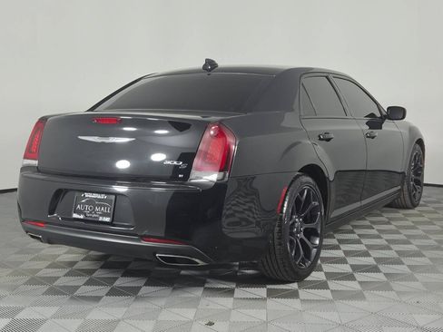 Used 2019 Chrysler 300 S RWD image 7