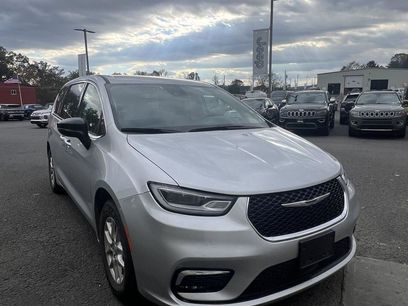 Certified 2024 Chrysler Pacifica Touring-L