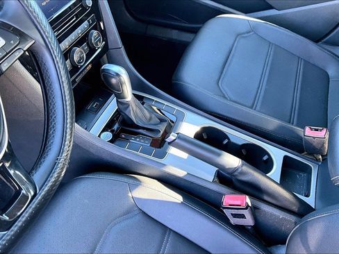 Used 2021 Volkswagen Passat 2.0T SE image 13