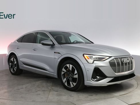 Used 2022 Audi e-tron Premium Plus image 4